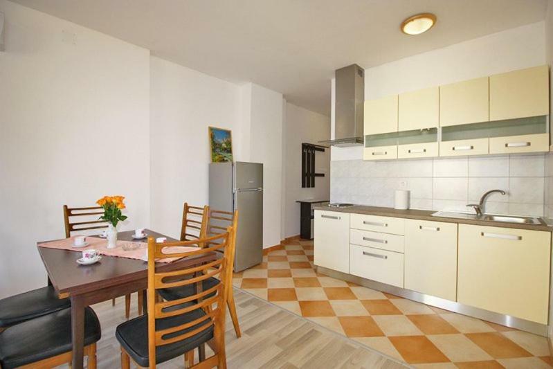 Apartman Petra Fažana Exteriör bild